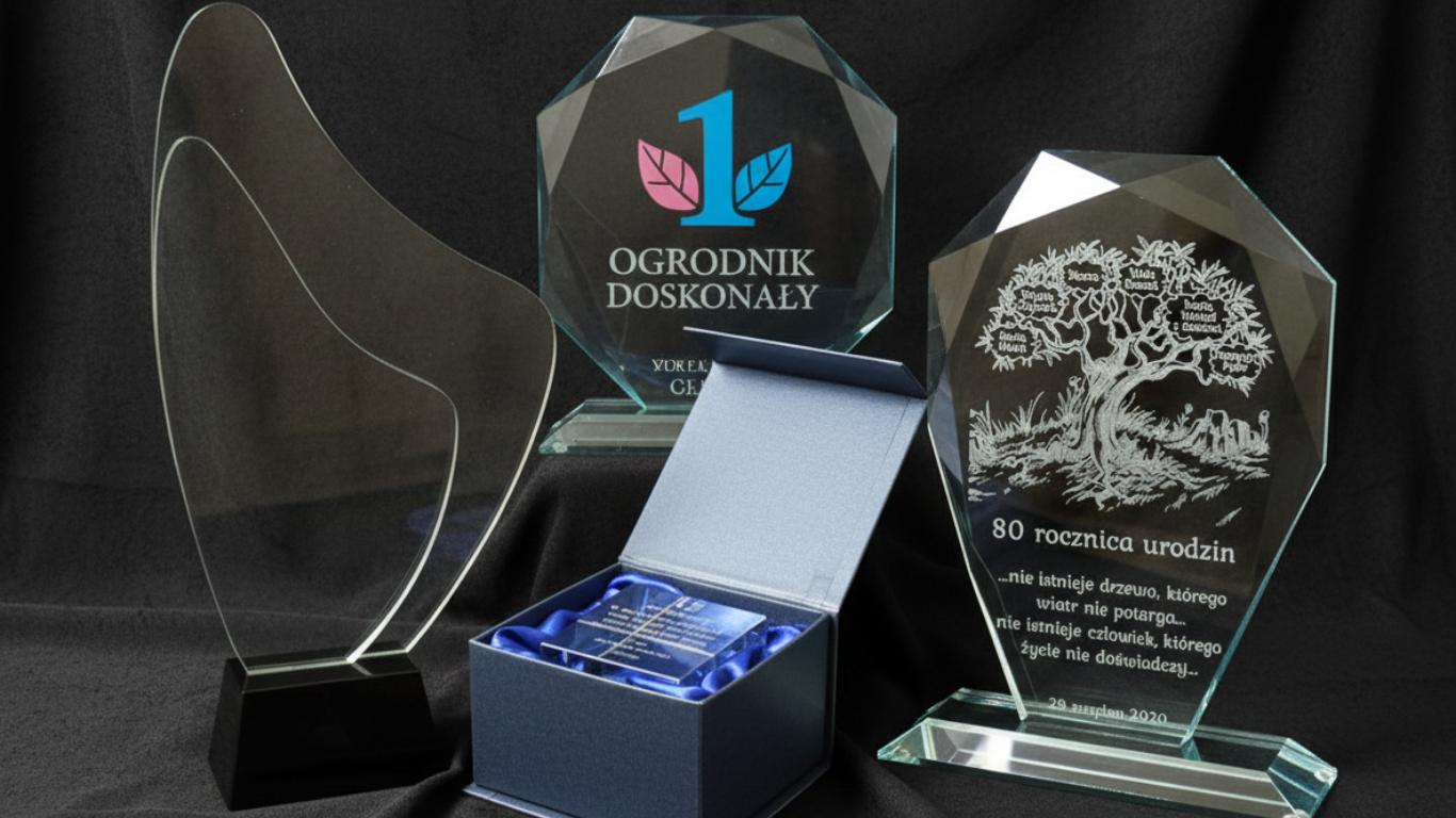 Statuetki szklane z grawerem i nadrukiem - elegancki sposób na uwiecznienie ważnych chwil